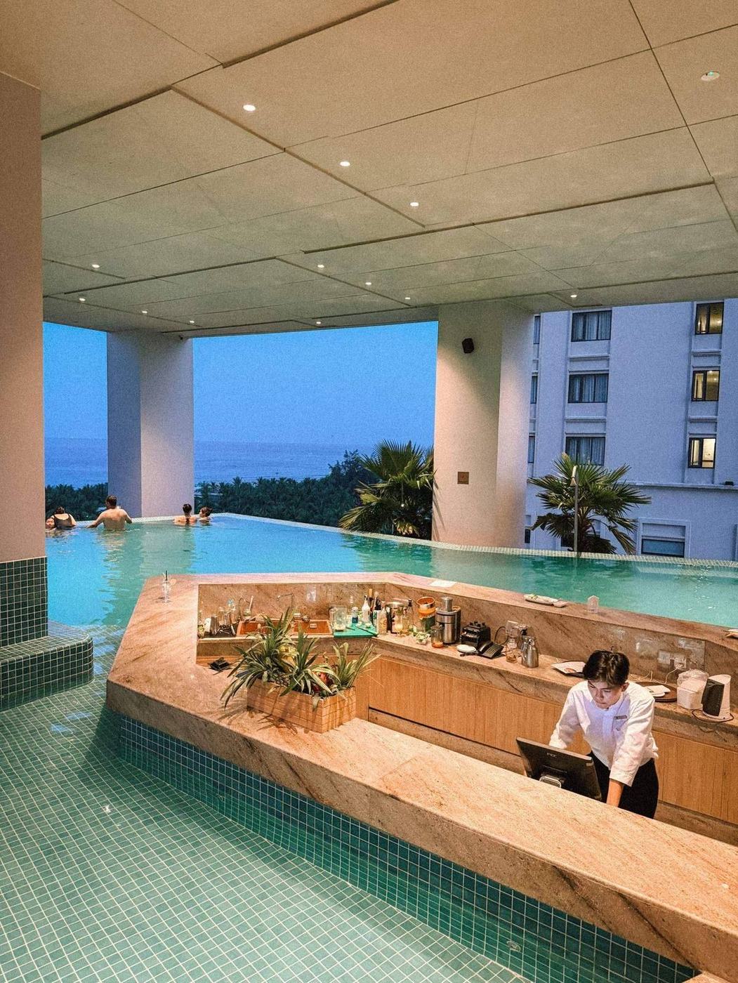 Da Nang · Pool Bar